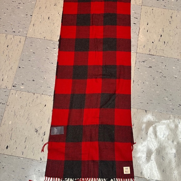 NWT Abercrombie & Fitch Buffalo Plaid Scarf Red/Black (unisex) - Picture 6 of 8